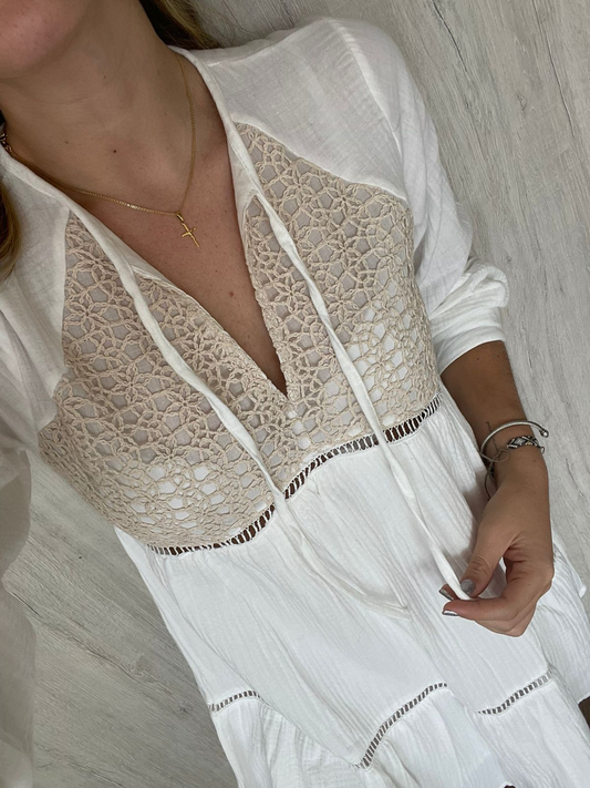 Vestido corto detalle crochet